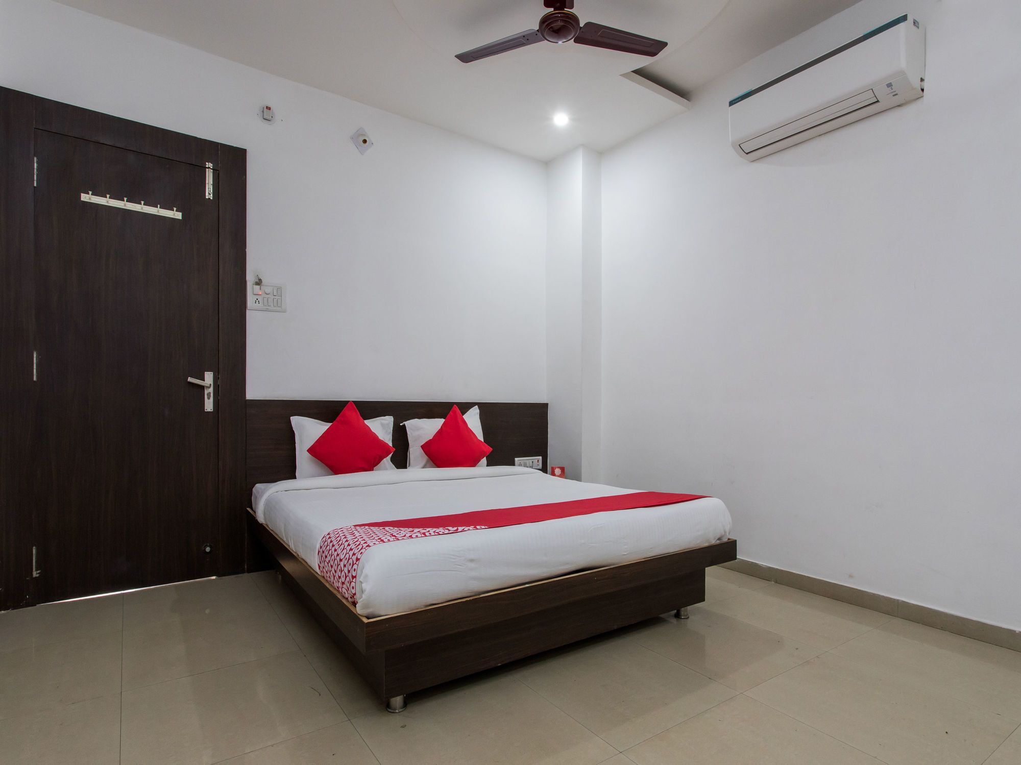 Oyo 9969 Hotel Kshipra Dham Ujaim Exterior foto